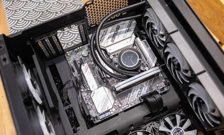 微星X370XPOWERGAMINGTITANIUM：高性能主板深度解析